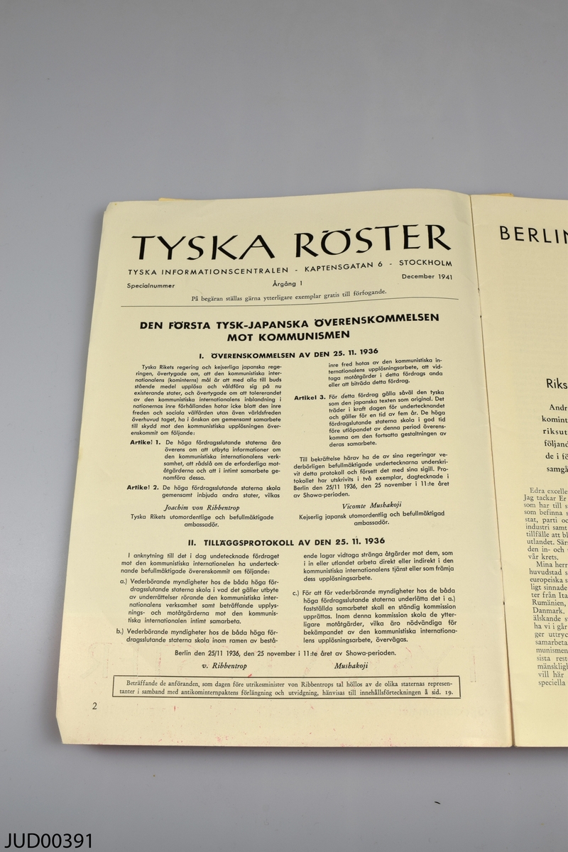 Sex nummer av tidsskriften ”Tyska Röster”. Tidskrifterna är utgivna mellan december 1941 och maj 1942. Heatset omslag med svartvita bilder.
