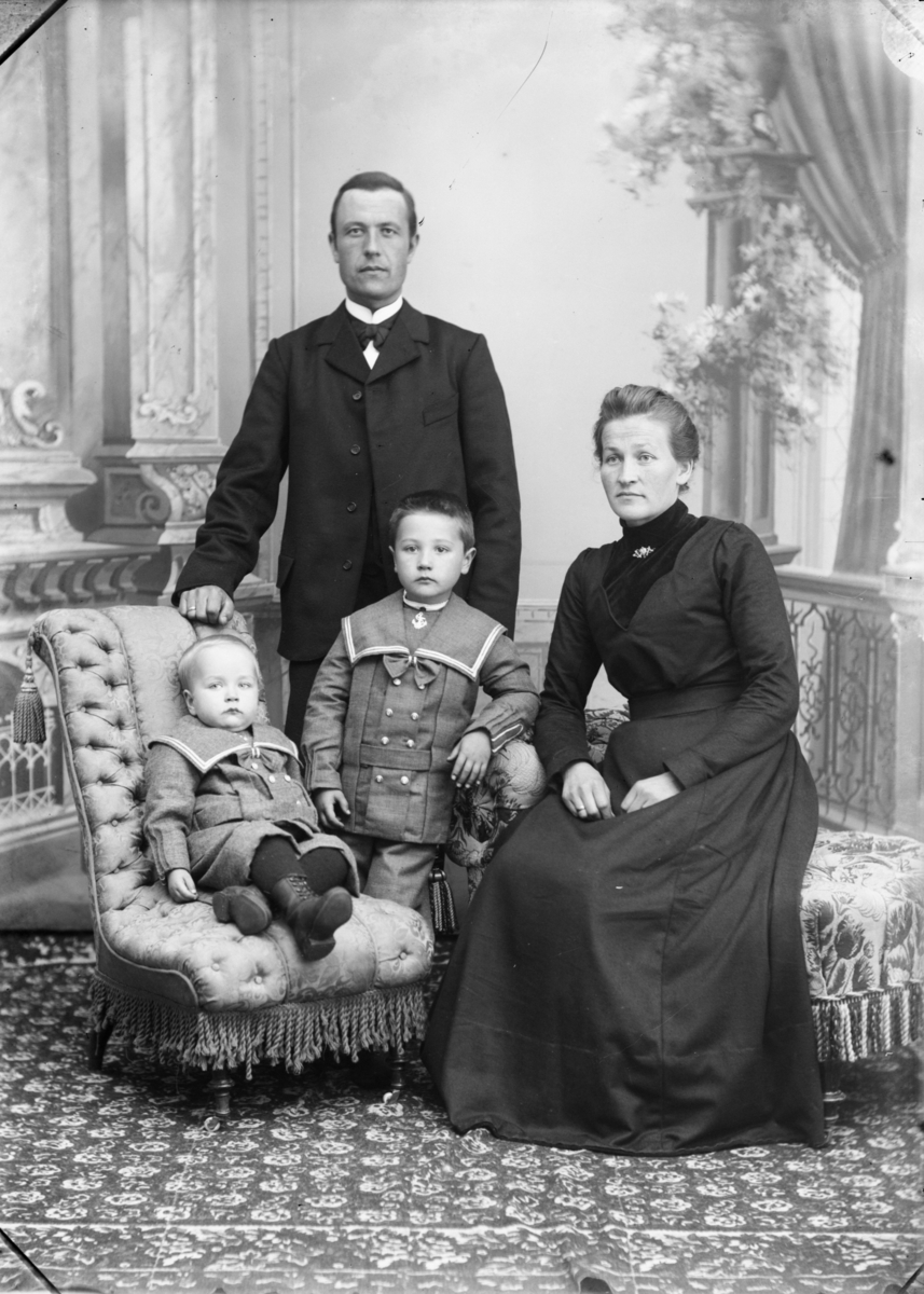 Edvard Grønlien med familie