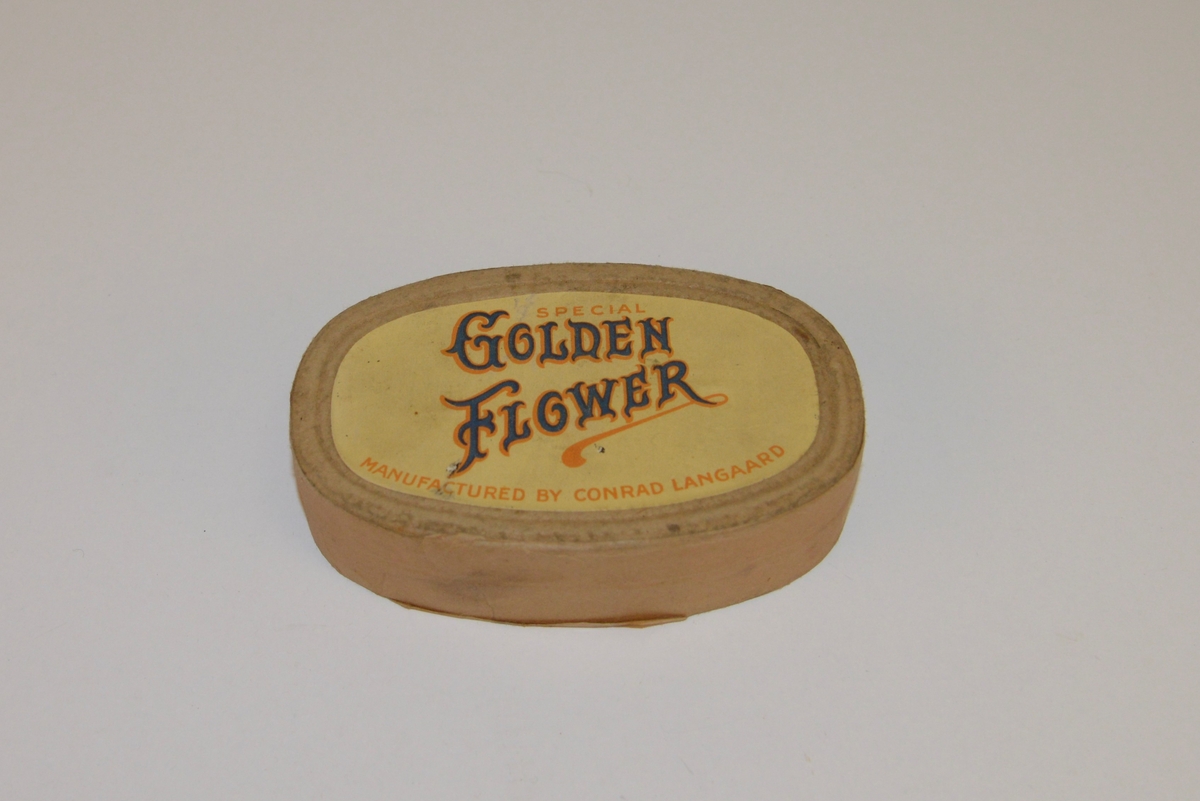 Papirboks med tobakk av typen Golden Flower 