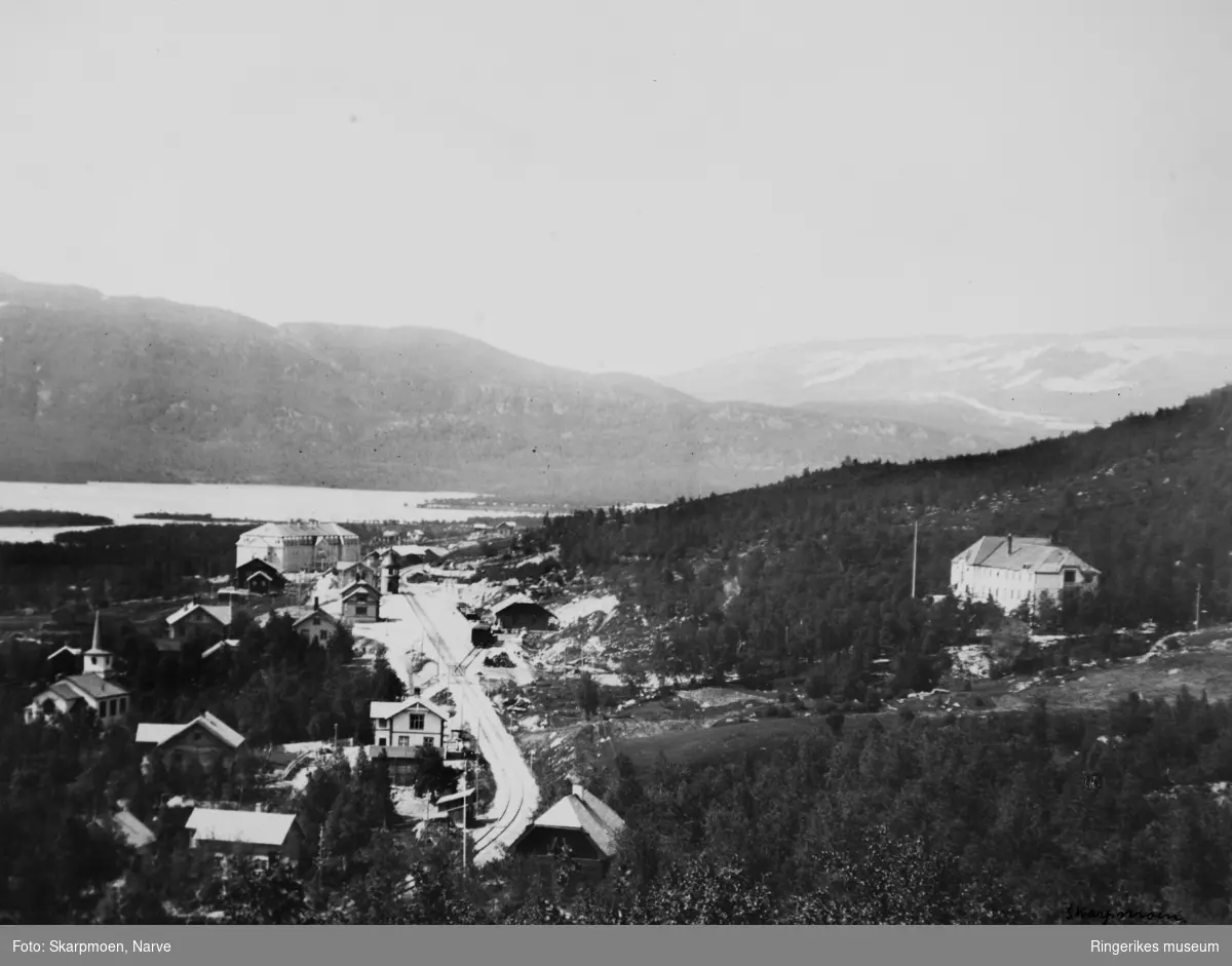 Dr, Holms høyfjellshotell på Geilo ble åpnet i 1909. Detter fra 1913