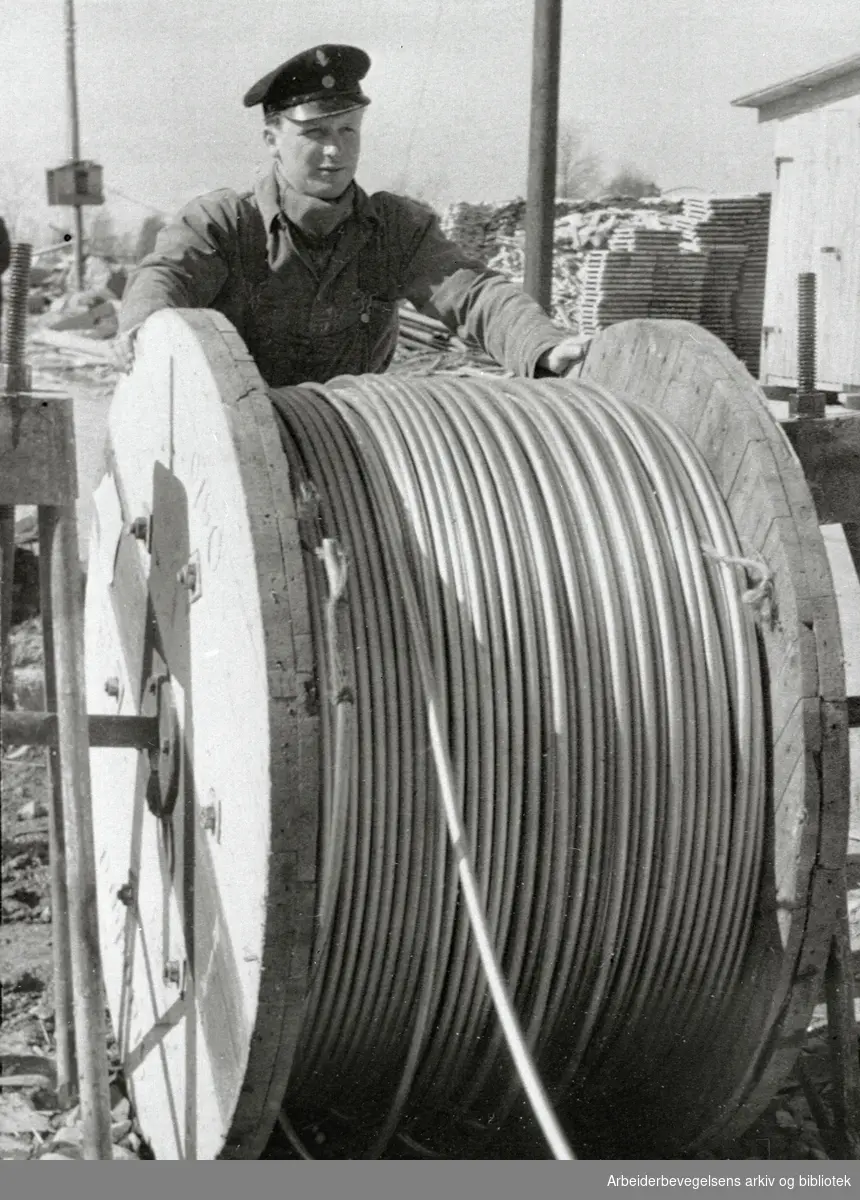 Spinnemaskin i kabel på Veitvet i Oslo, 1950-årene.