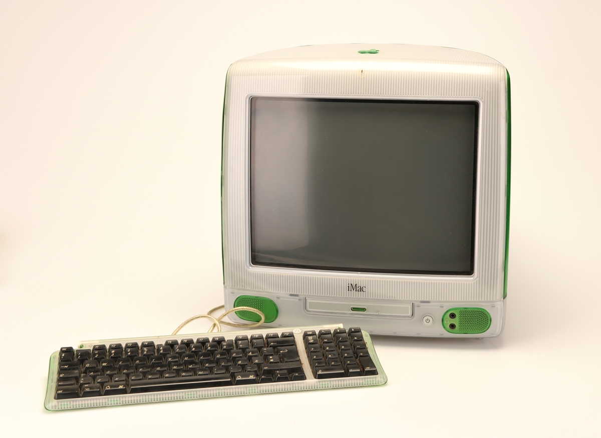 Apple iMac G3 i grønt med tilhørende tastatur.