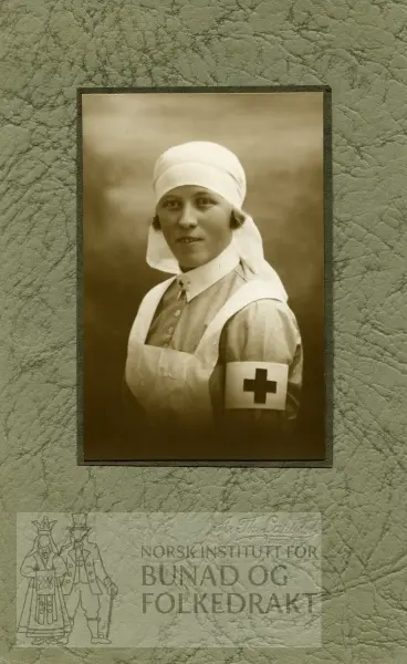 Kvinne i sykepleieruniform