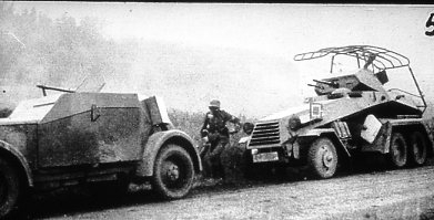 Tyska krigsmakten. SdKfz 232 (6 rad) och Kfz 13 Adler.