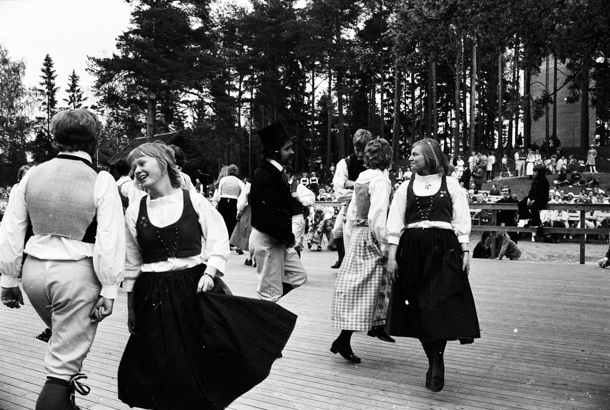 Folkdansträff Gammelgården, Tierp, Uppland, juni 1972