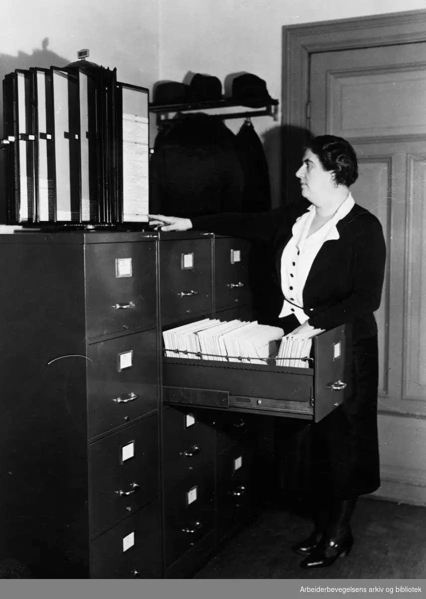 Alexandra Lund, funksjonær ved LO's administrasjon i 1939.