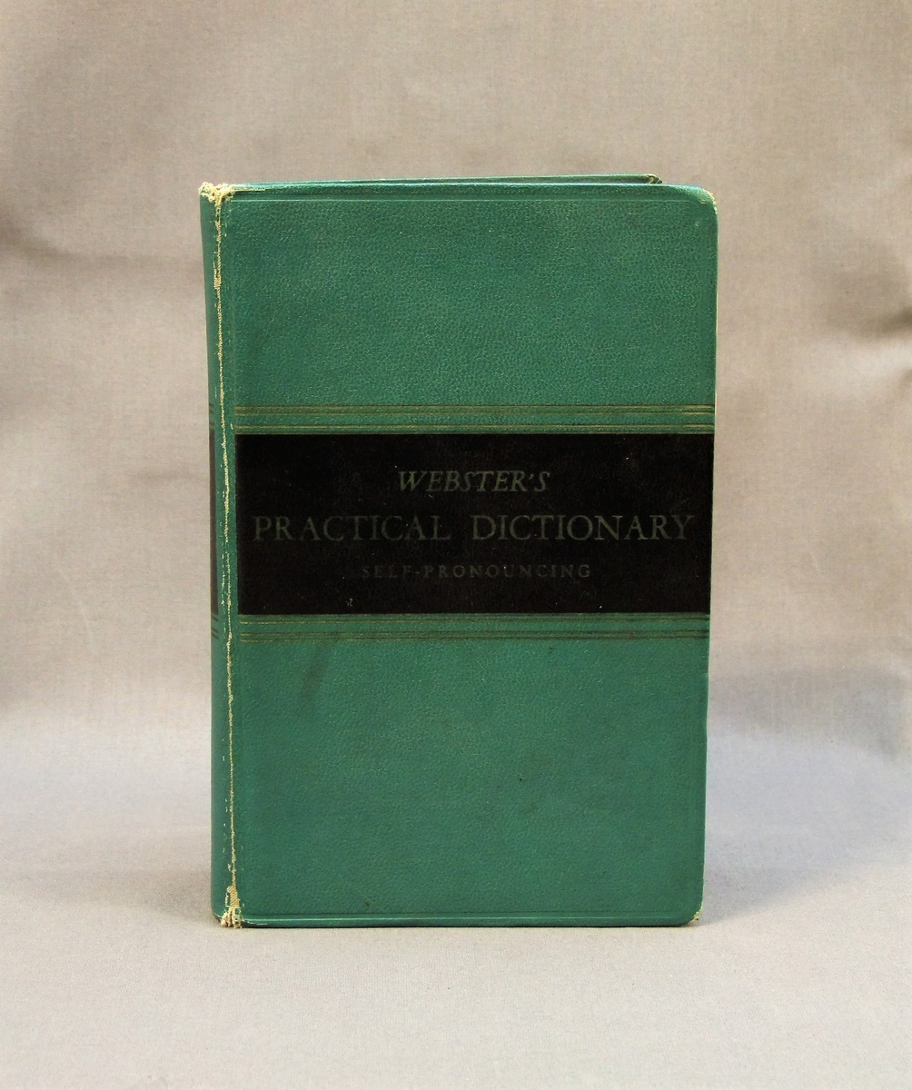 Amerikansk ordbok ( oppslagsbok ) - basert på det grunnlaget som opprinnelig ble utarbeidet av
NOAH WEBSTER, LL.D. og andre krediterte leksikografer.

Denne ordboka ble første gang utgitt i 1932.
2. utgave ( denne utgaven ) kom i 1938.

Tittel :   WEBSTER'S PRACTICAL DICTIONARY - SELF-PRONOUNCING

Utgiver :   Grosset & Dunlap  -  New York,  NY  ( USA )

Trykk :   [ Ukjent produsent ] - USA