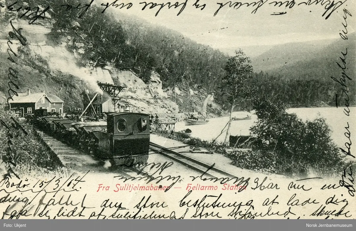 Hellarmo stasjon - damplokomotivet LOKE eller TYR med kistog