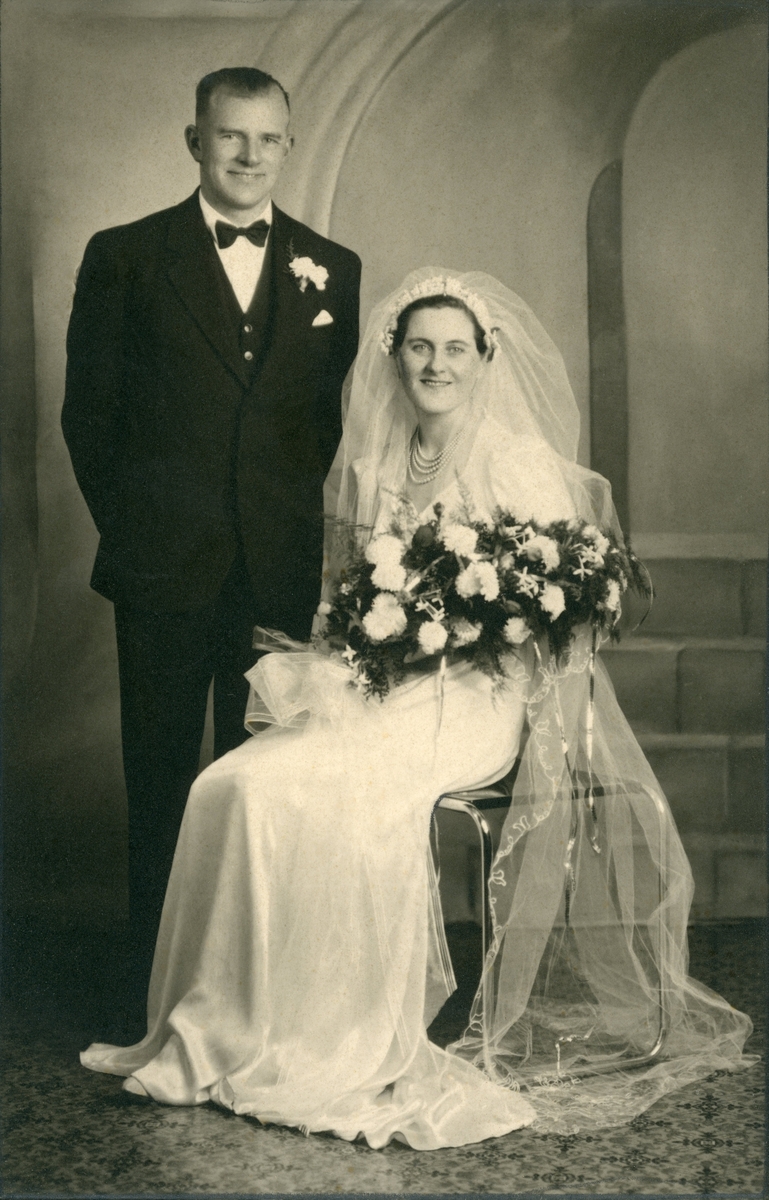 Bryllapsbilete av Torjus og Gudrun Torstveit, gift i Canada 1937