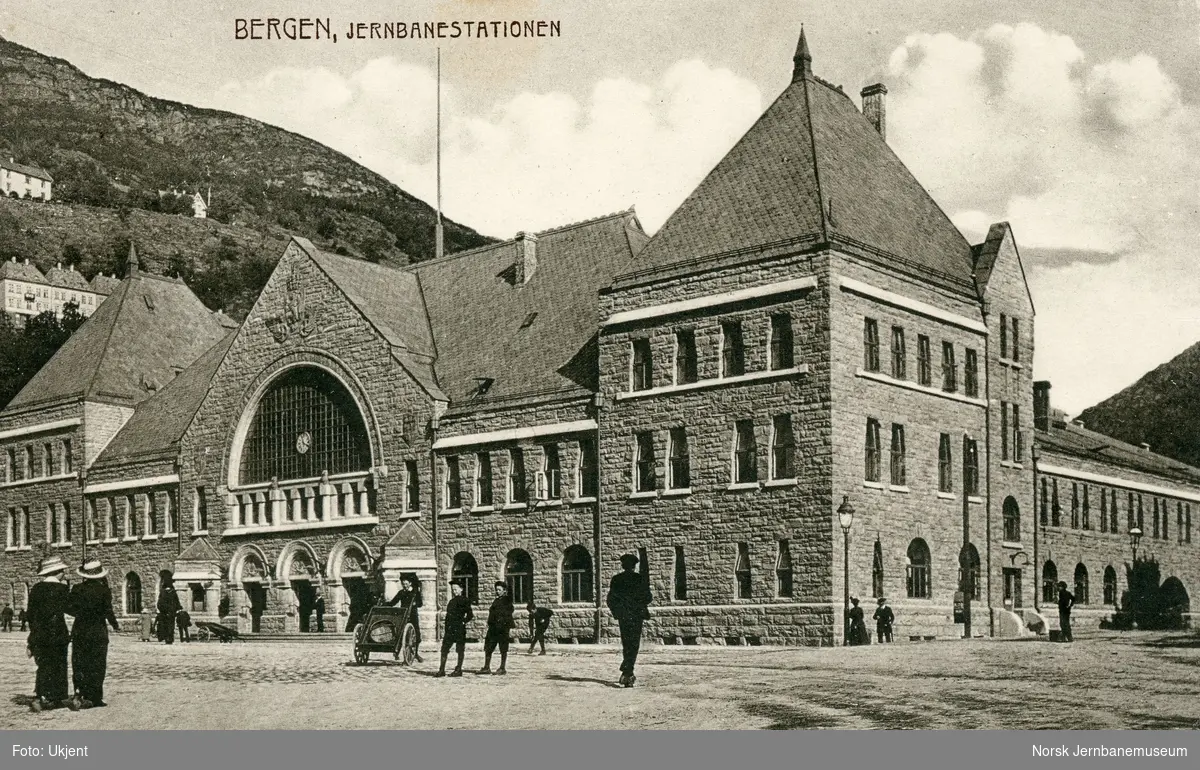 Bergen stasjon fra bysiden