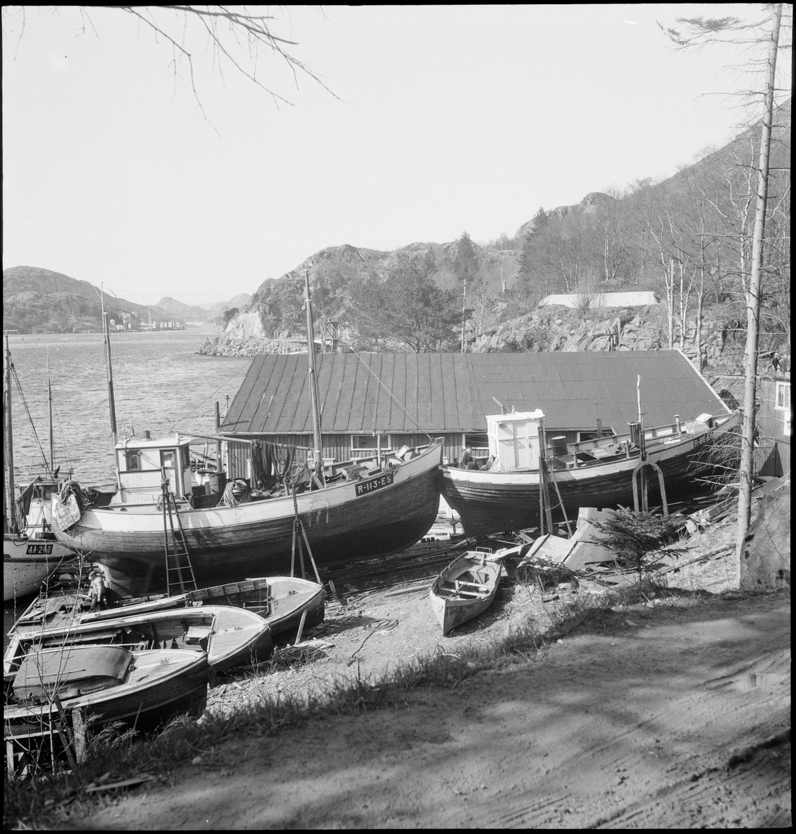 Båter på land ved Welles båtbyggeri i Varbergveien i Egersund.