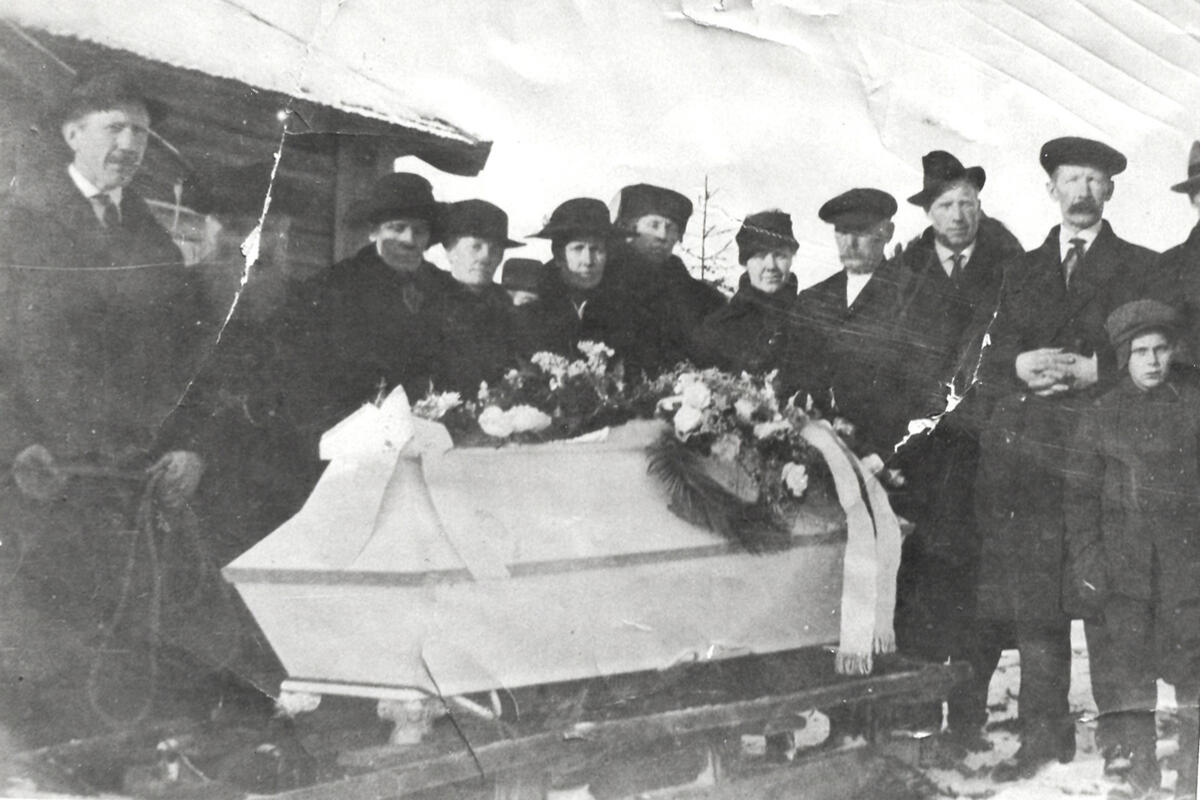 Fra en begravelse på Austmarka i Kongsvinger, ca. 1920. (Foto/Photo)