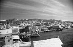 Molde by sett fra vest., "1 halvdel av april 1961"."vinterbi