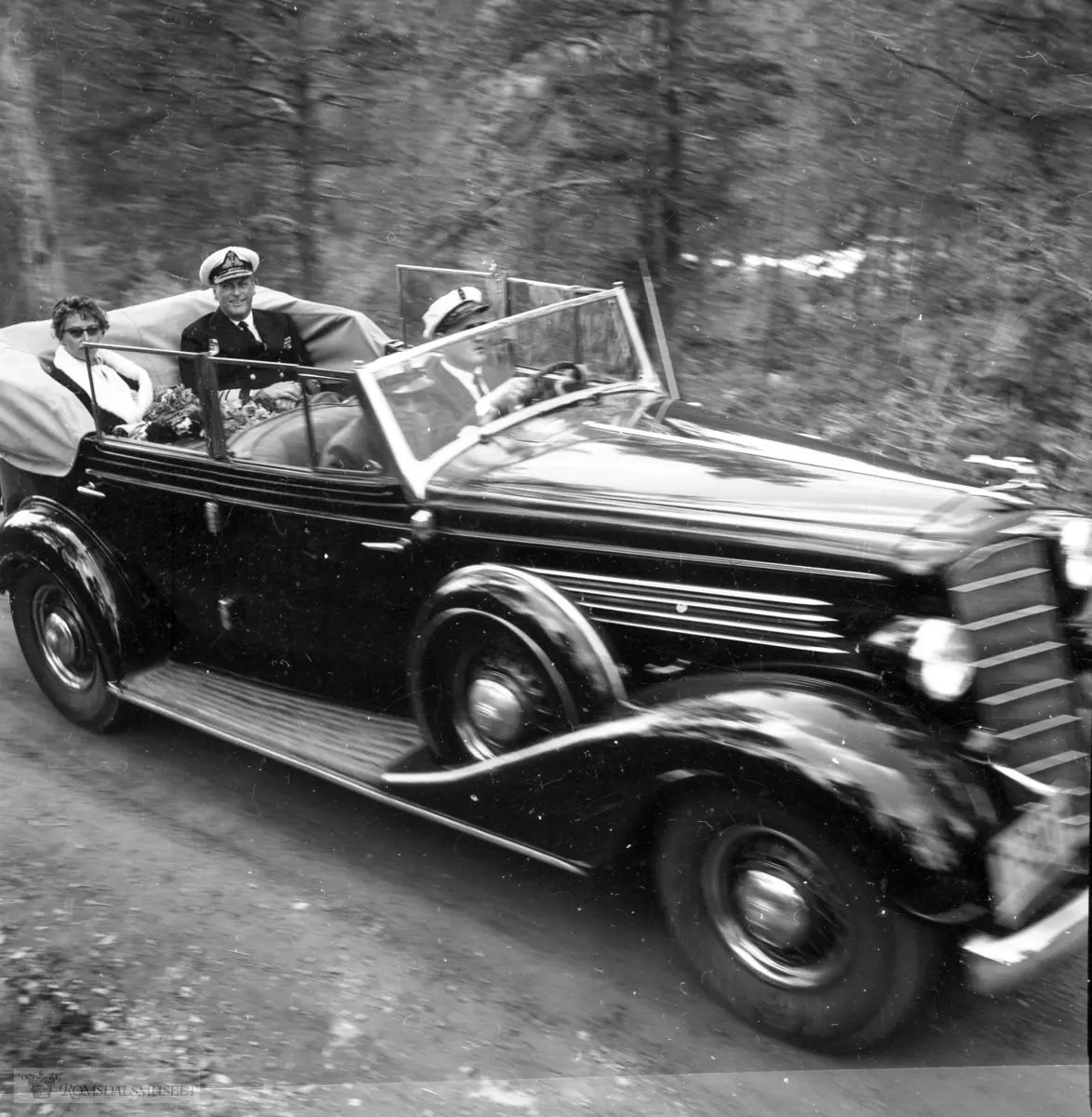 Kongebesøket 24.06.1958..T-2107 er en Buick 1935.