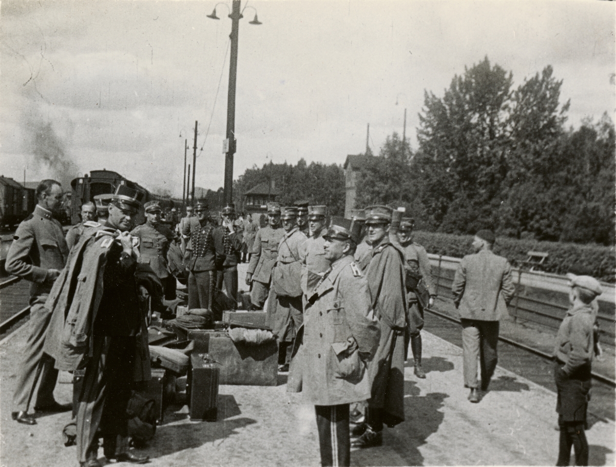 Text i fotoalbum: "AIHS hk fältkörningen sommaren 1934. Stationsbild Morjärv".