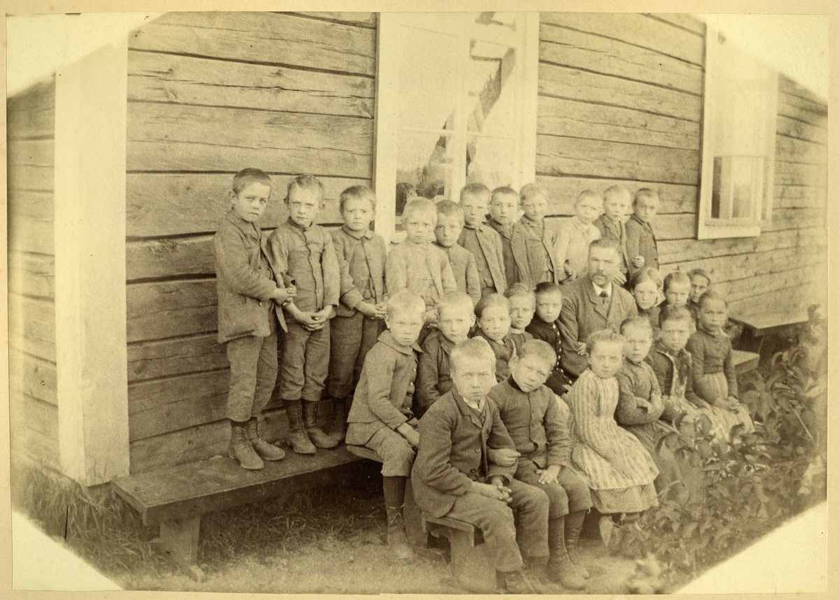 Västerfärnebo sn, Sala kn, Salbo.
Elever vid Salbo småskola, 1892.
