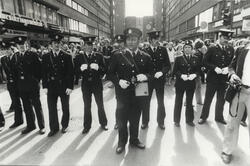 1. mai 1980, Oslo. Politiet prøver å skremme bort demonstran
