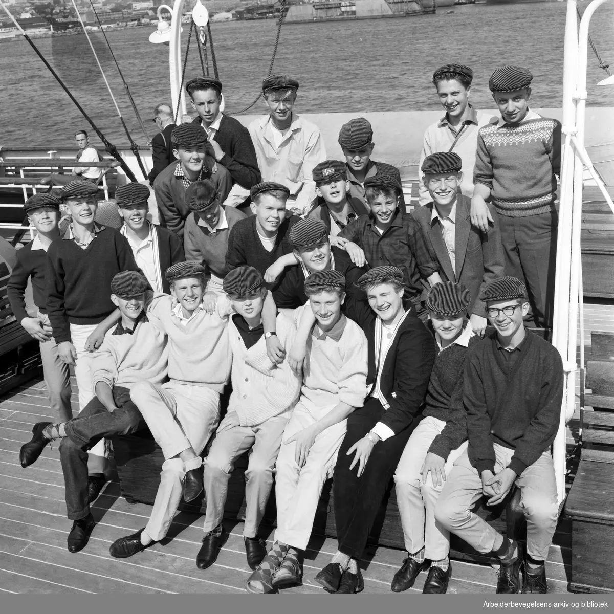 Gruppe med skoleelever på klassetur til København. Juni 1960.