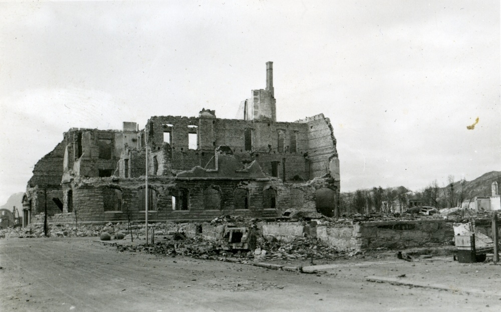 Bodø sentrum i ruiner etter bombingen i 1940.
