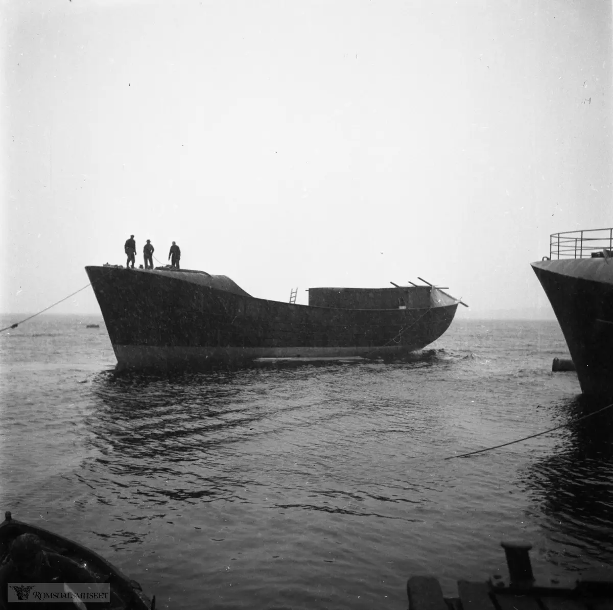 "Sjøsetting av Islandsbåt 10.02.1962 i snøfokk" "Titan" "Byggenummer 168" "Dåp?" "1958" "Bolsønes Verft"