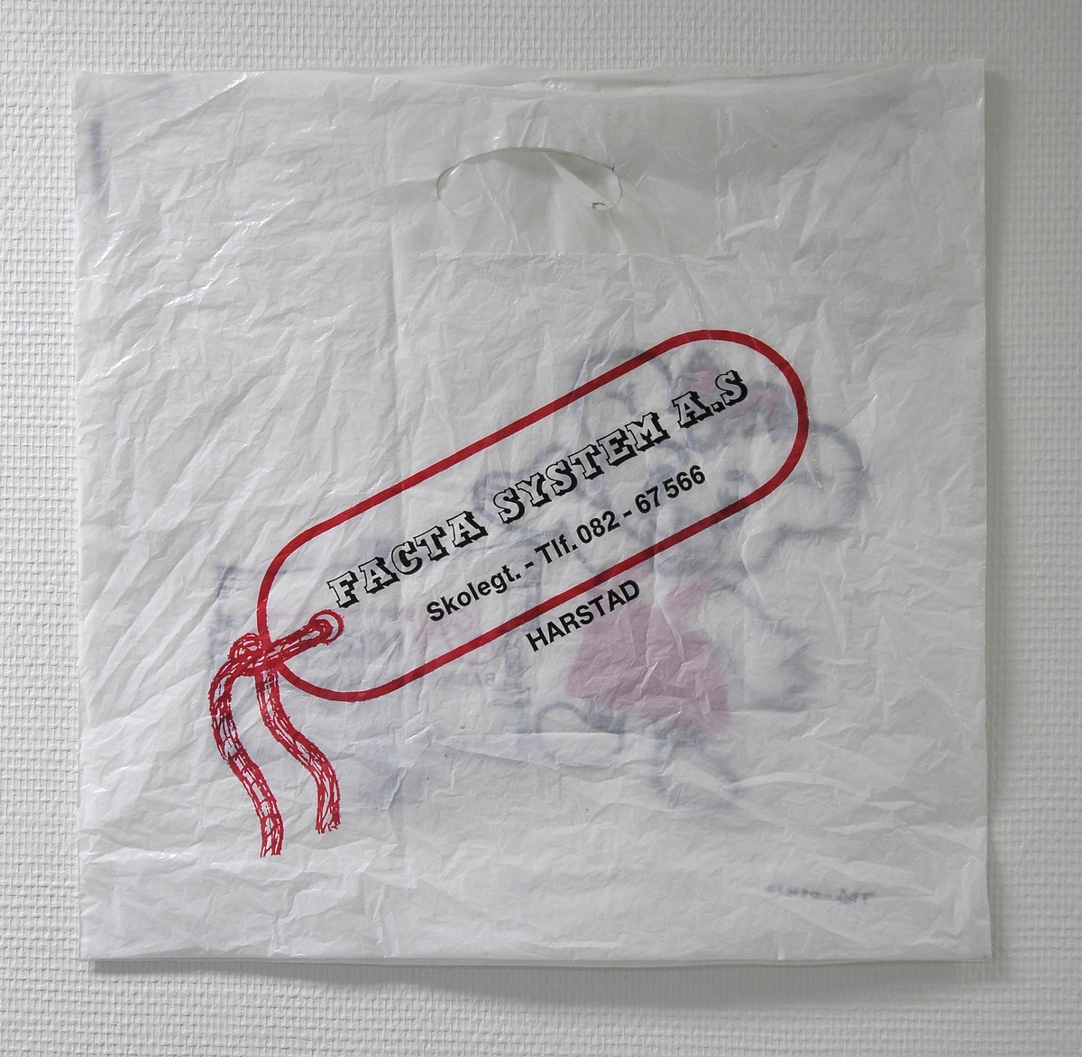 Plastpose fra Nina's barneklesspesialisten, forretning i Harstad