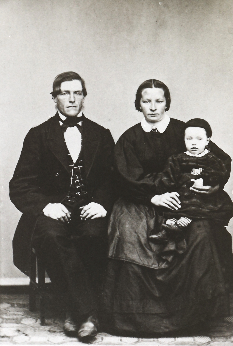 Erik (1828-1909), Karen (1829-1894) og Ingerid Bjørnerud (1861-1930)
