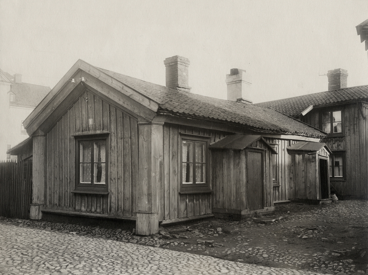 Bostadshus på Bäckgatan 8, ca. 1910. Kv. Blända 8b.