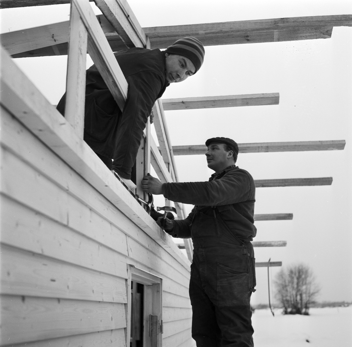 Byggande av pensionärslägenheter i Edvalla, Uppland 1969