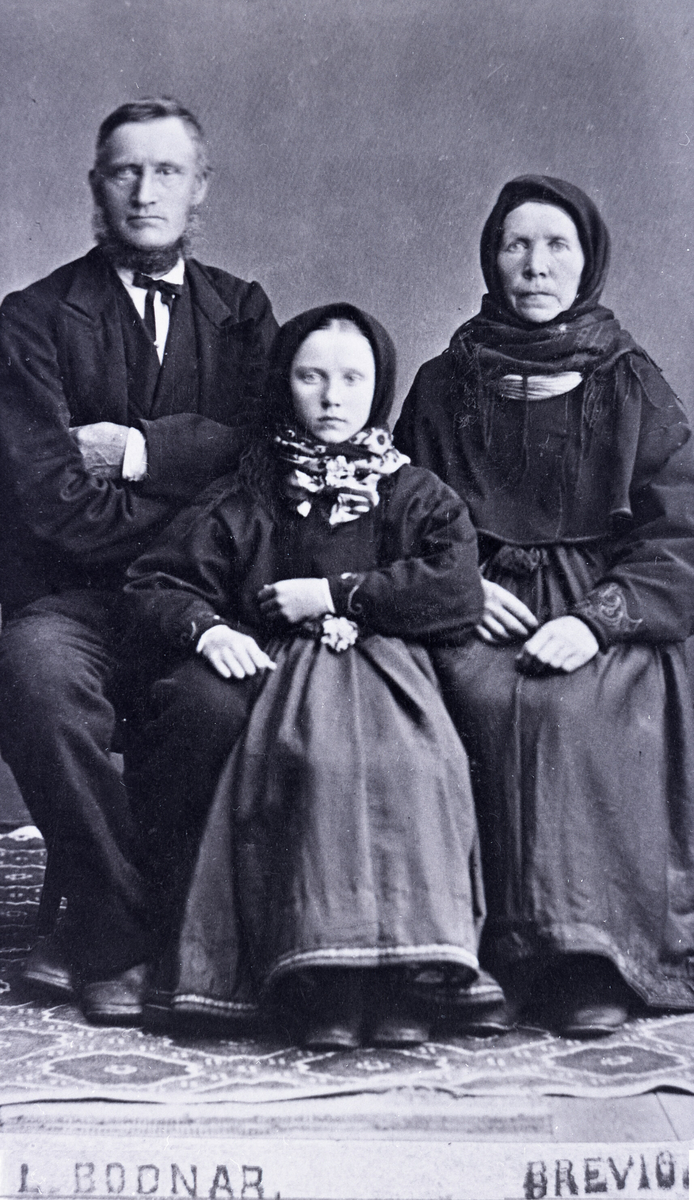 Jens Borgarsson Roheim med kone og dotter