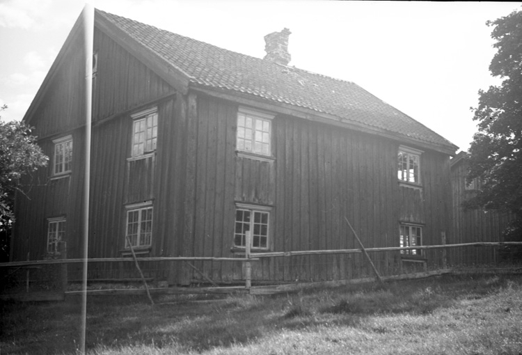 Text till bilden: "Dalslandstugan före flyttning, extriör".