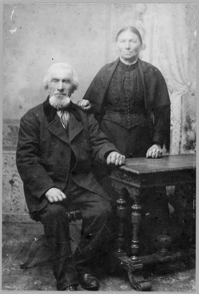 Tollak W. Midbrød og Bertine R. Midbrød (født Veshovde)