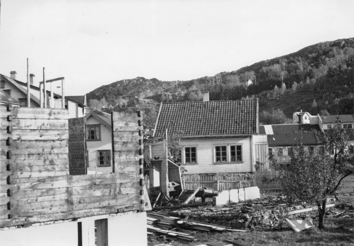 Barstads hus på Damsgård blir revet, november 1938.