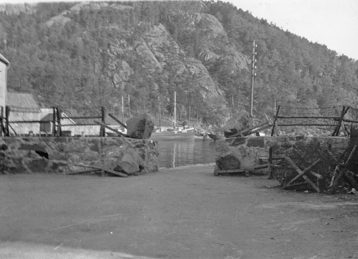 Tysk sperremur på Steinbryggen, 1. juni 1945.