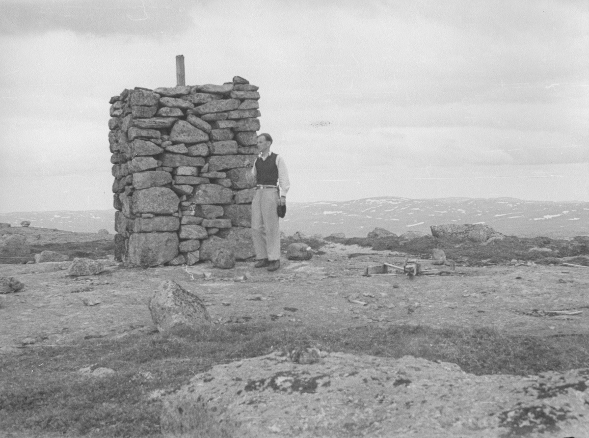 Arne Feyling på fjellet ved Fidjeland, 1945.