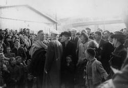 Tysklandsfangene ankommer Eie stasjon, 28. mai 1945. Erling 