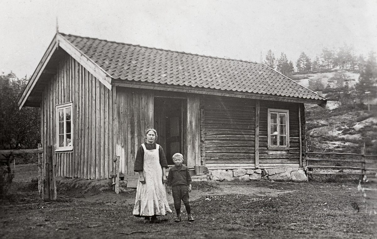 Olav og Kjersti Halvorsdotter Berge, mor og son.