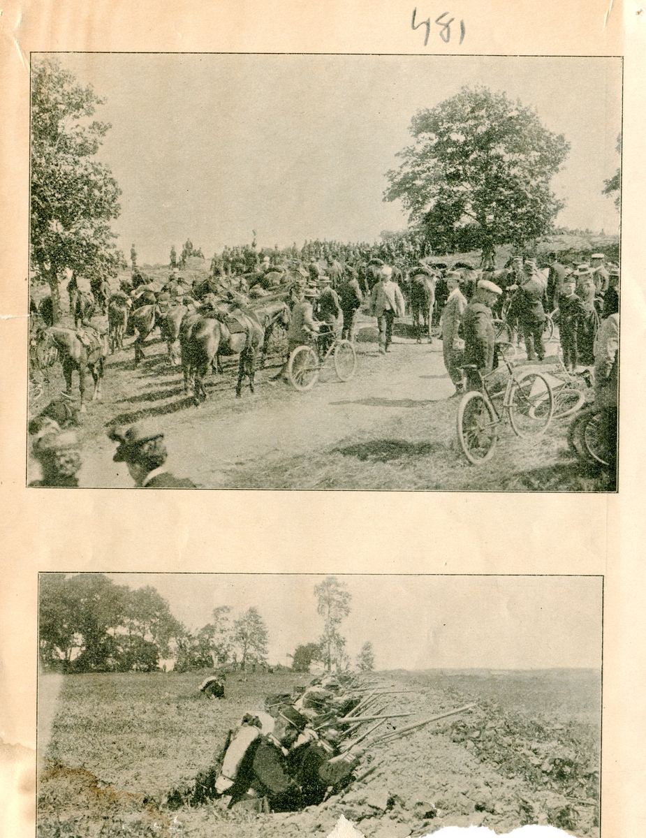 Civilklädda förflyttar sig med cyklar.Uppförslutet avslutas med en liten höjd där en stor grupp militärer finns samlade.
Bild 2 :Ett långt ståvärn för soldater som riktar sina gevär.