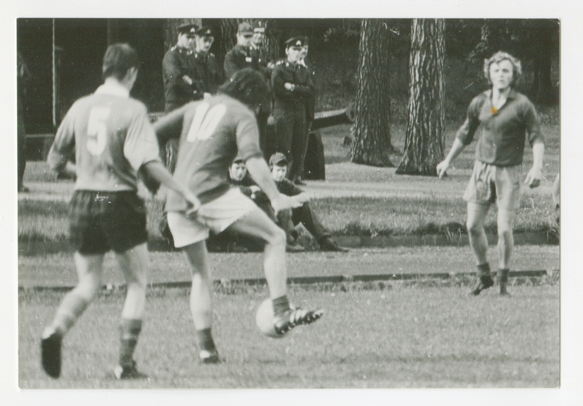 Regementets dag 1971.Fotbollsmatch,grenadjärvallen.