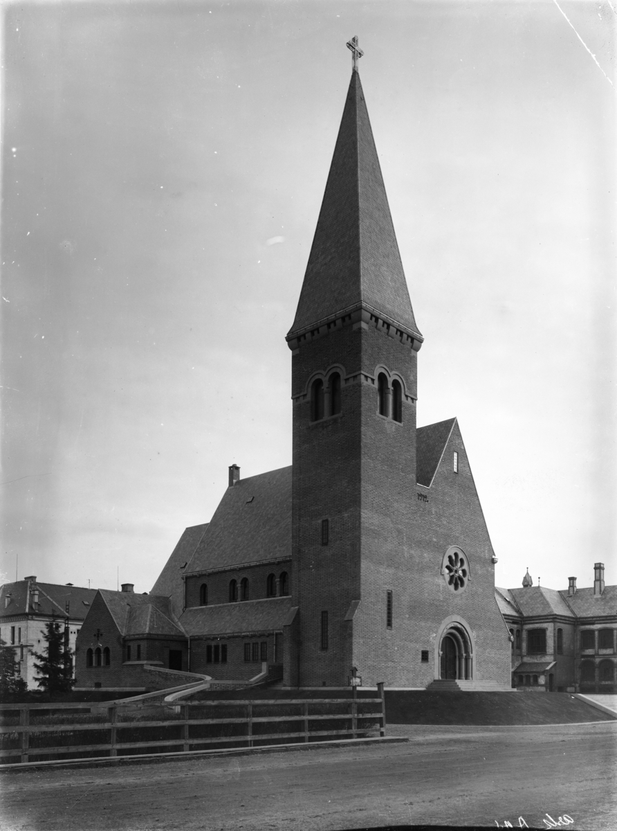 Loviesenberg Kirke på St. Hanshaugen i Oslo
Arkitekt Harald Aars