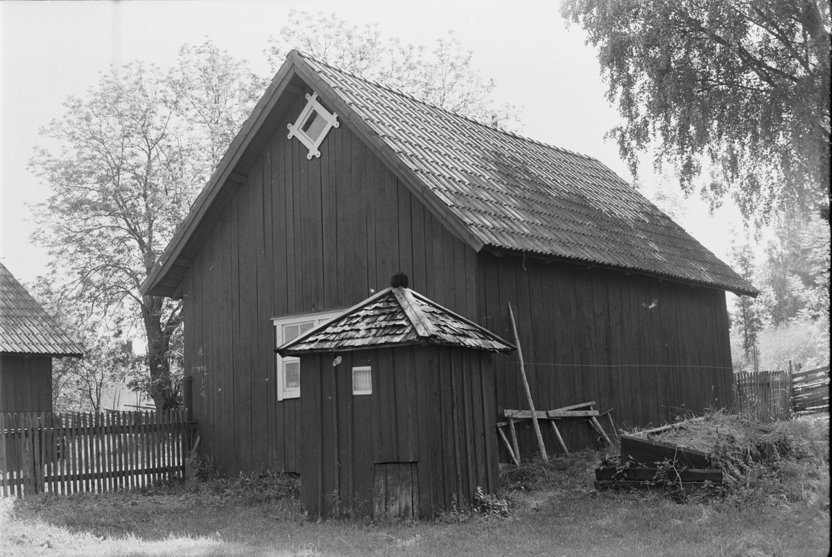 Lada och lider, Ekeby 6:1, Ekeby by, (tomt 1), Vänge socken, Uppland 1975