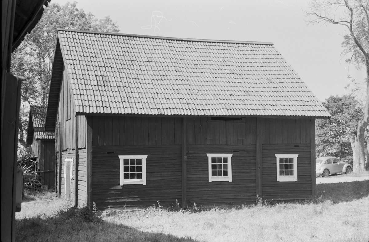 Ladugård, Ekeby 6:1, Ekeby by, (tomt 6), Vänge socken, Uppland 1975