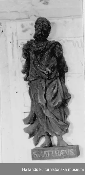 Helgonbild, träskulptur, föreställande St Matheus (altarbild).