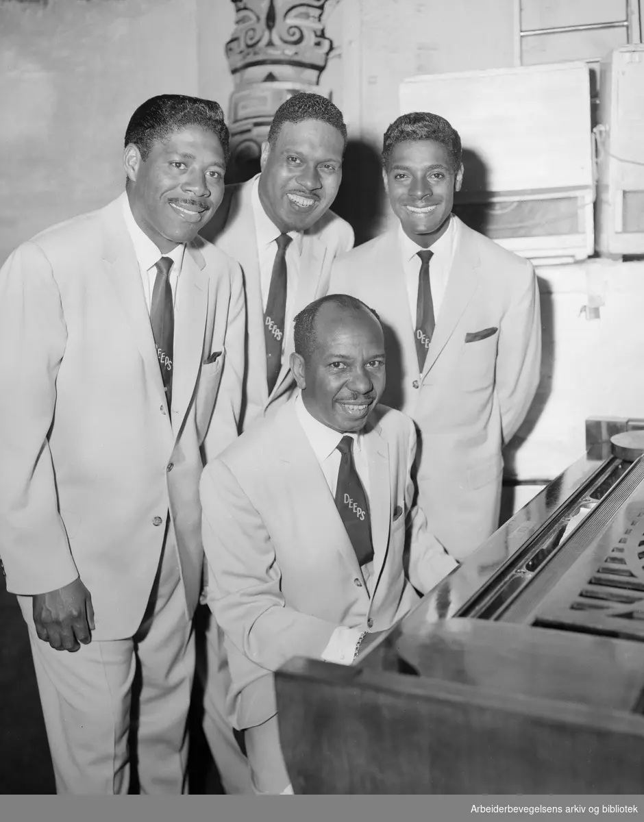 The Deep River Boys. Sittende ved pianoet: Ray Durant. Bak fra venstre: Jim Lundy, Harry Douglass og Al Bishop. Oslo 1956 - 1958.