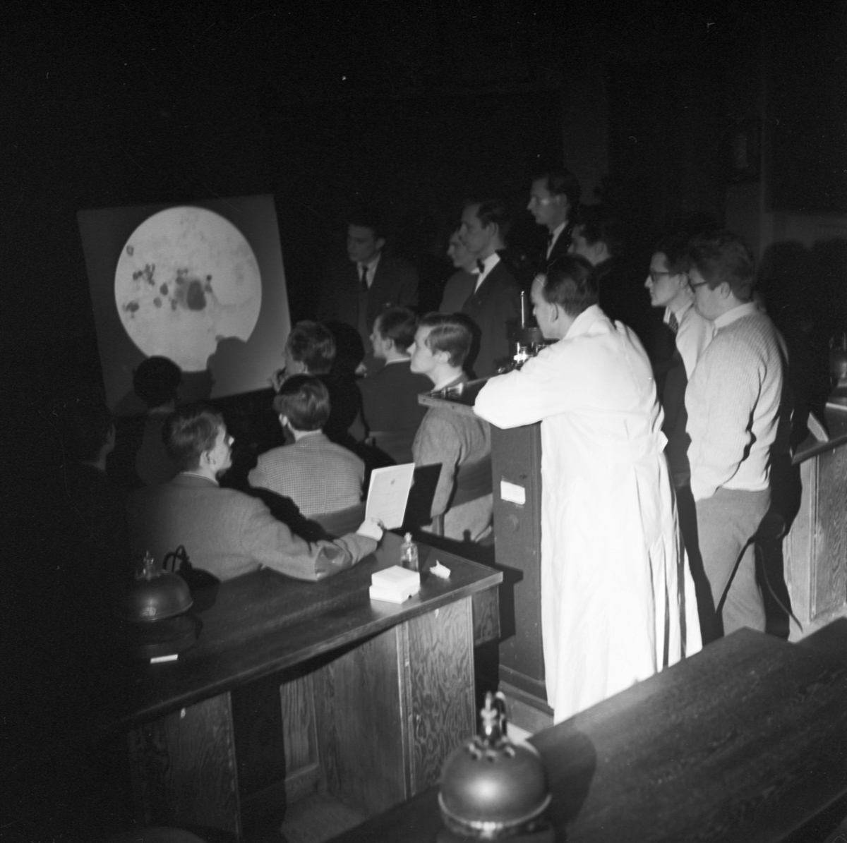 Historiska institutionen, ny projektor, Uppsala 1958