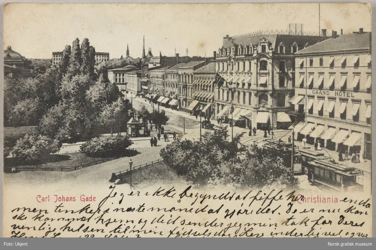 Postkort med bilde av Karl Johans gate i Oslo, og en hilsen til Olava Lunde under bildet. Rosenkranz gate krysser i forgrunnen, og slottet er i bakgrunnen.