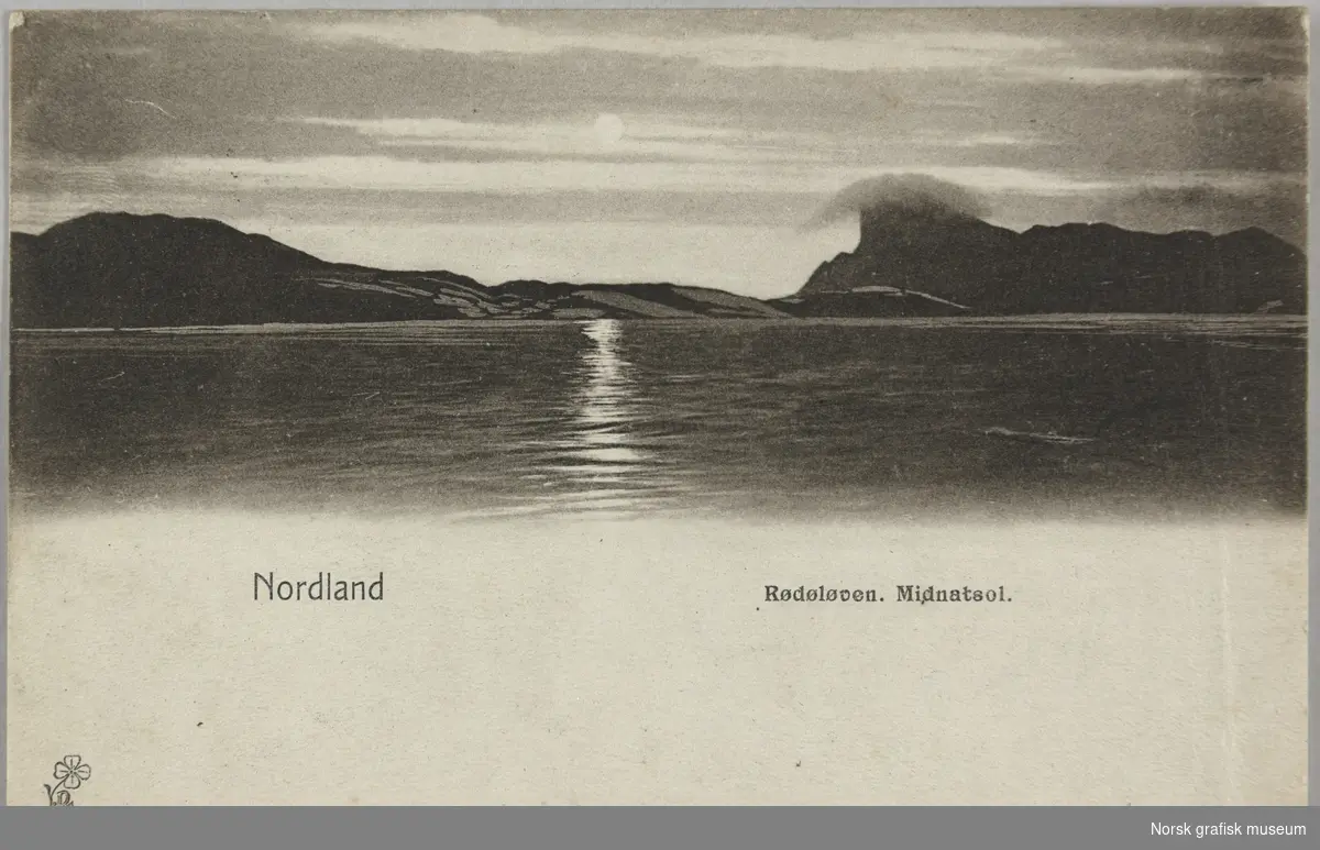 Postkort med et stemningsfullt bilde av Rødøyløva i midnattsol.