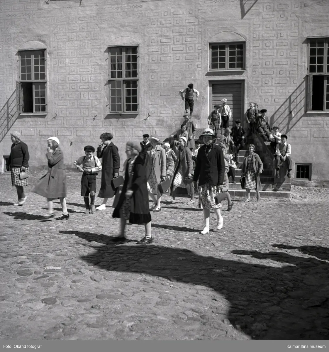 Grupporträtt vid okänt evenemang på Kalmar slott.