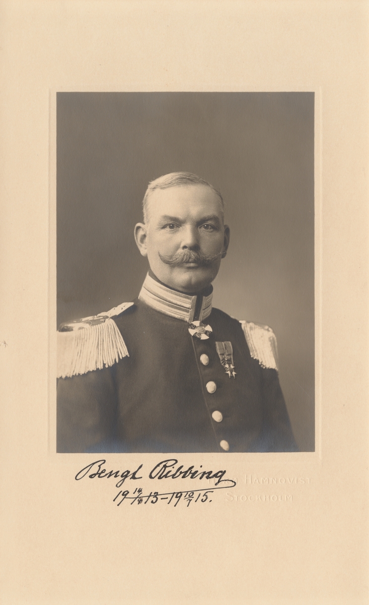 Porträtt av överste Bengt Ribbing.

Se även bild AMA.0008352 och AMA.0008393.