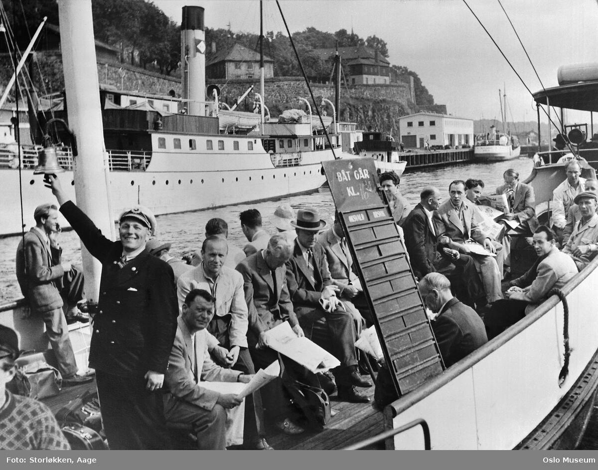 D/S Bundefjord er klar til avgang. Ca. 1950. Foto: Aage Storløkken, Oslo museum. (Foto/Photo)