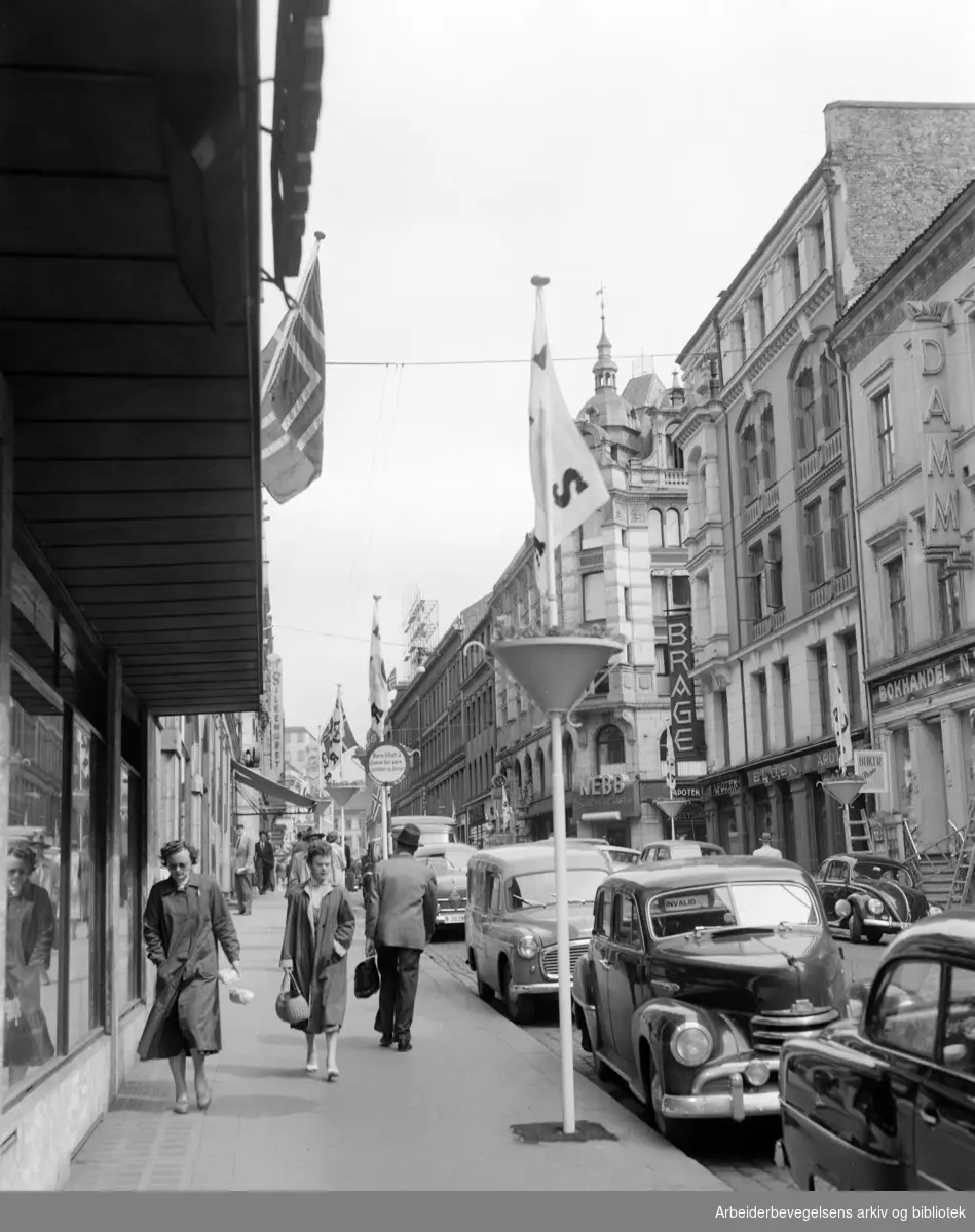 Øvre Slottsgate. Juni 1956